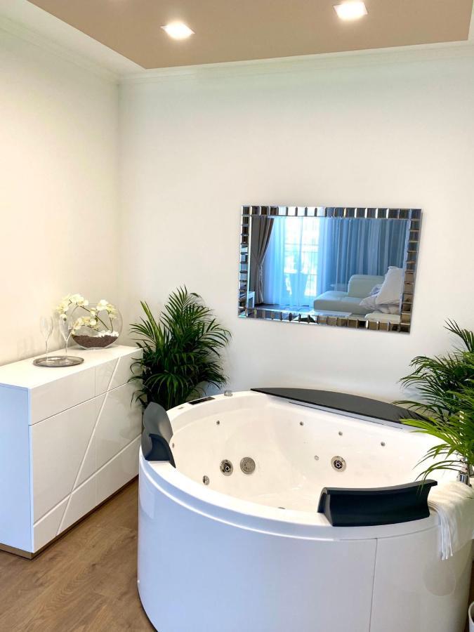 Die Oase - Luxurious Apartment Near The City Center With Free Parking براتسيلافا المظهر الخارجي الصورة